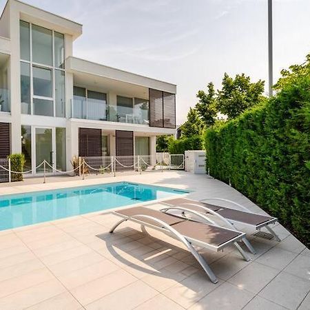 Apartment Luma With Pool Лидо ди Йезоло Екстериор снимка