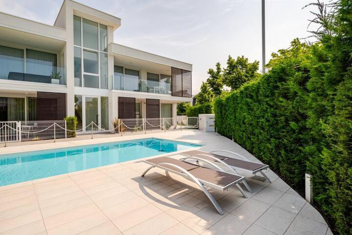 Apartment Luma With Pool Лидо ди Йезоло Екстериор снимка
