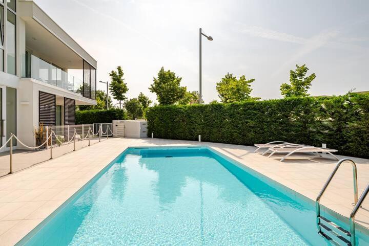Apartment Luma With Pool Лидо ди Йезоло Екстериор снимка